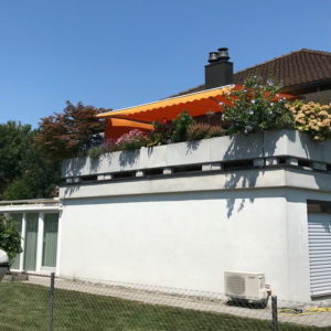 Read more about the article Sonnenstoren mit absenkbarem Volant in Hurden