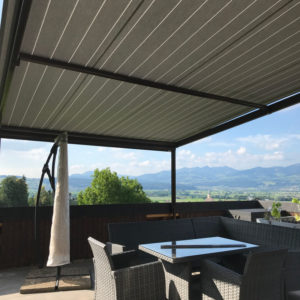 Read more about the article Pergola- mit Zipmarkisen
